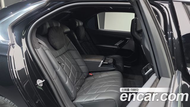 BMW 7-Series 2023 — photo 12