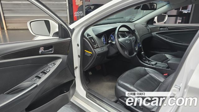 Hyundai Sonata 2012 — photo 11