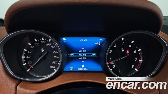 Maserati Levante 2018 — photo 8