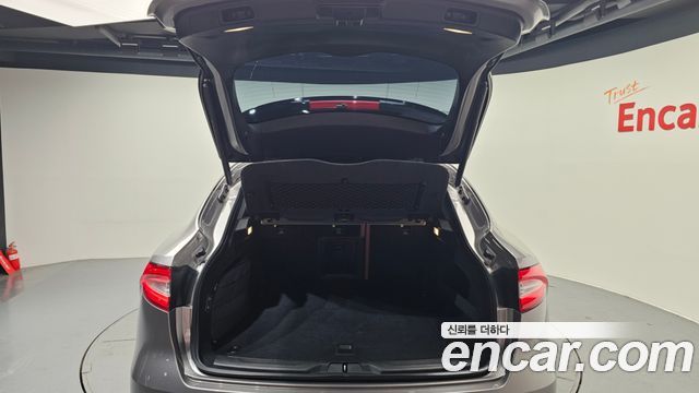 Maserati Levante 2018 — photo 20