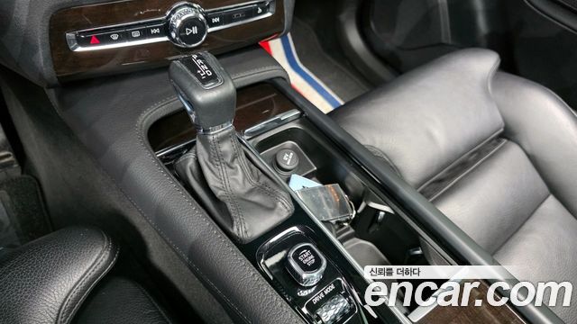 Volvo XC90 2019 — photo 9