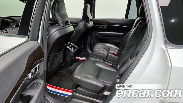 Volvo XC90 2019 — photo 12