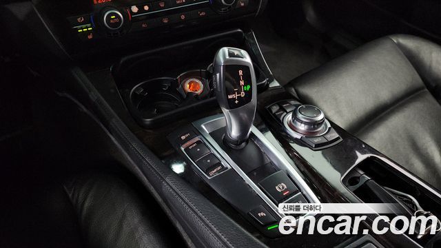 BMW 5-Series 2012 — photo 9
