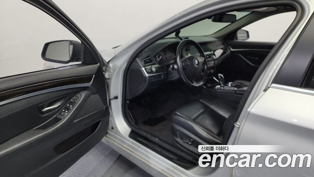 BMW 5-Series 2012 — photo 10