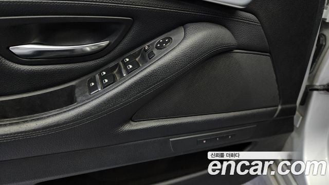 BMW 5-Series 2012 — photo 12