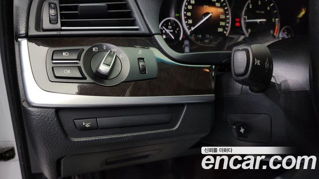 BMW 5-Series 2012 — photo 13