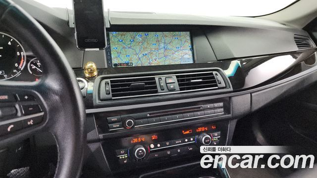 BMW 5-Series 2012 — photo 16