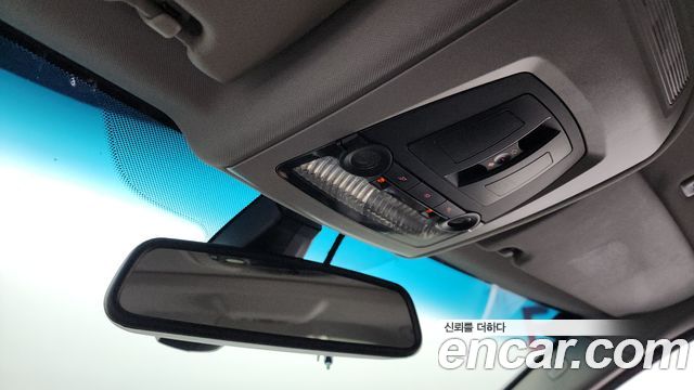 BMW 5-Series 2012 — photo 18