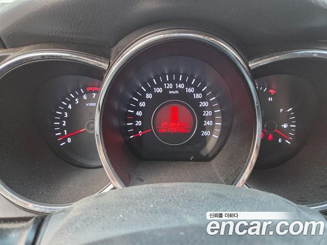 Kia K5 2011 — photo 11