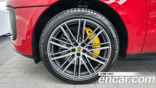 Porsche Macan 2023 — photo 5