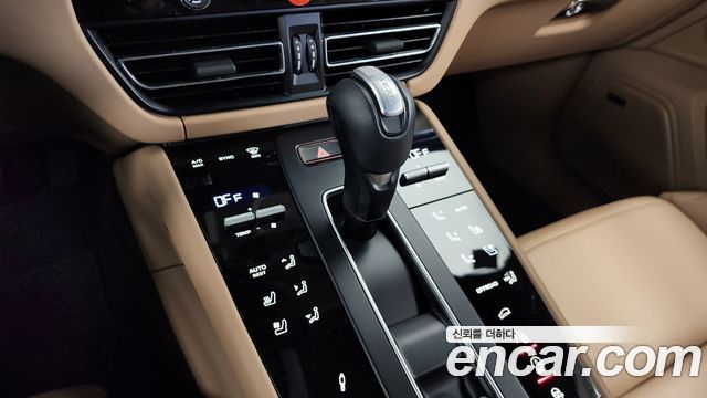 Porsche Macan 2023 — photo 9
