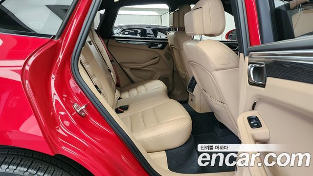 Porsche Macan 2023 — photo 12
