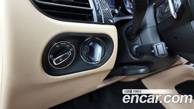 Porsche Macan 2023 — photo 16