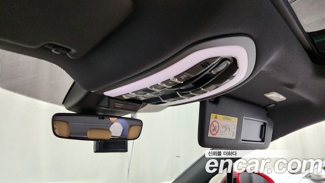 Porsche Macan 2023 — photo 17