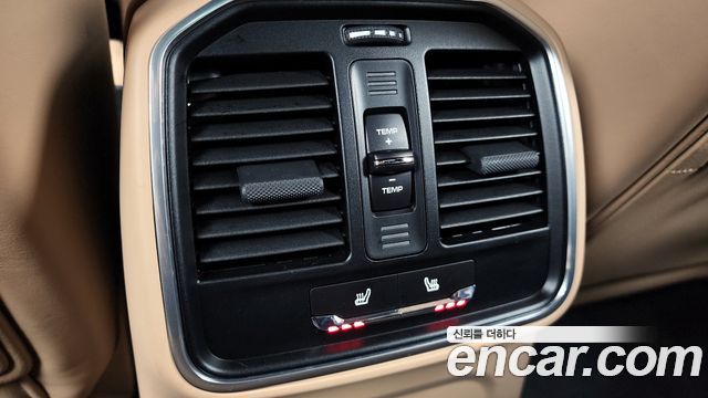 Porsche Macan 2023 — photo 19