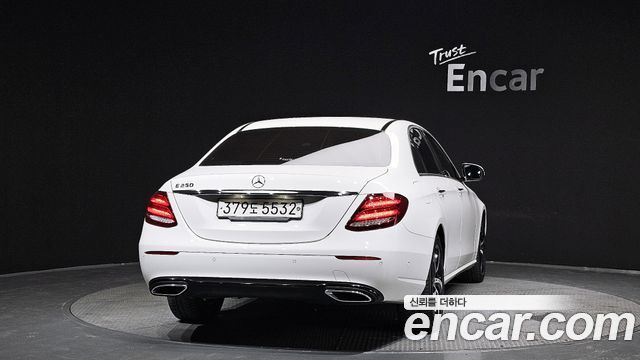 Mercedes-Benz E-Class 2020 — photo 4