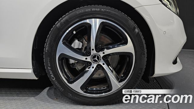 Mercedes-Benz E-Class 2020 — photo 5