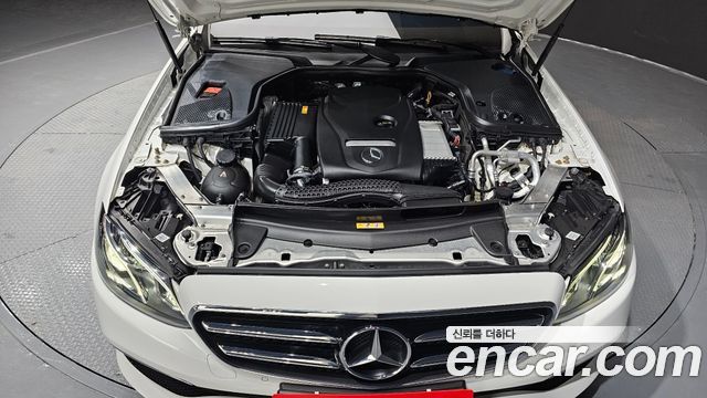 Mercedes-Benz E-Class 2020 — photo 6