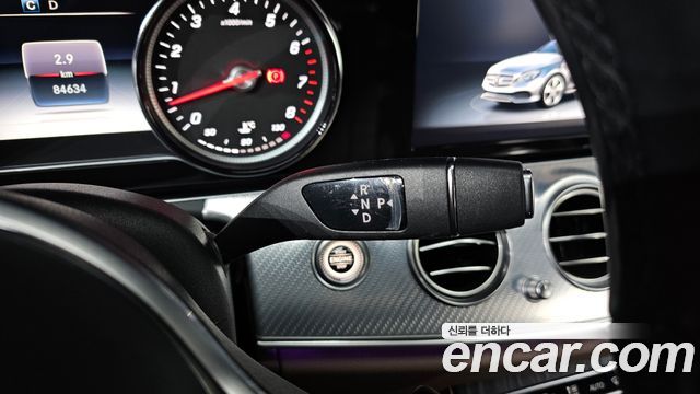 Mercedes-Benz E-Class 2020 — photo 9