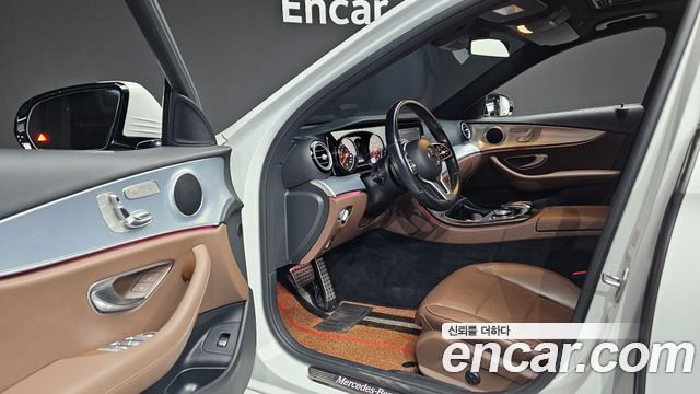 Mercedes-Benz E-Class 2020 — photo 10