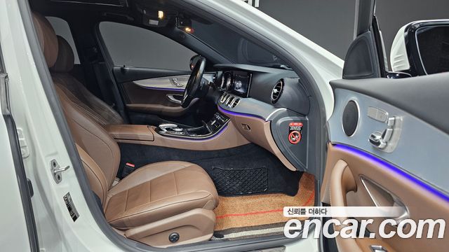Mercedes-Benz E-Class 2020 — photo 12