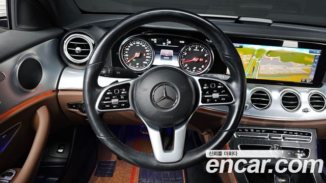 Mercedes-Benz E-Class 2020 — photo 14