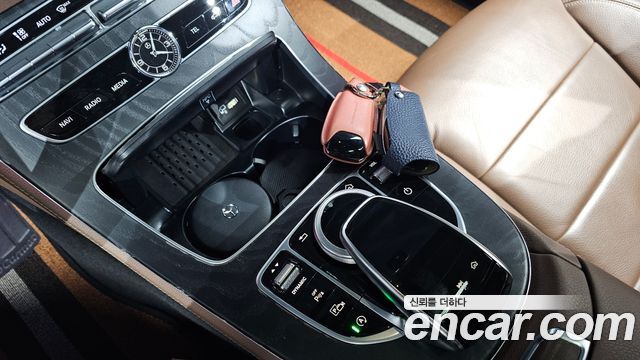 Mercedes-Benz E-Class 2020 — photo 17