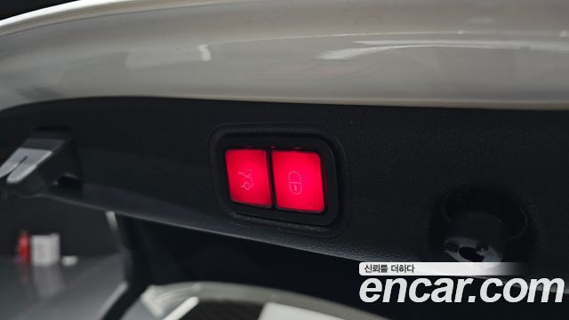 Mercedes-Benz E-Class 2020 — photo 19