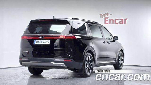 Kia Canival 2023 — photo 2