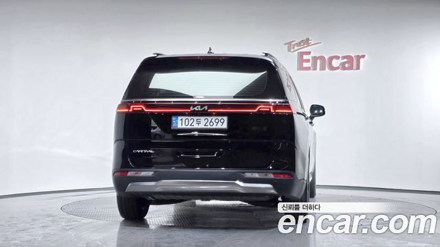 Kia Canival 2023 — photo 4