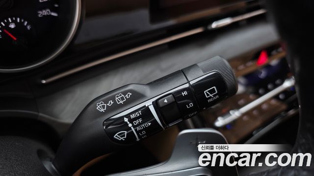Kia Canival 2023 — photo 17