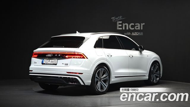 Audi Q8 2023 — photo 2