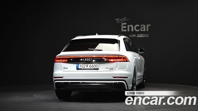 Audi Q8 2023 — photo 4