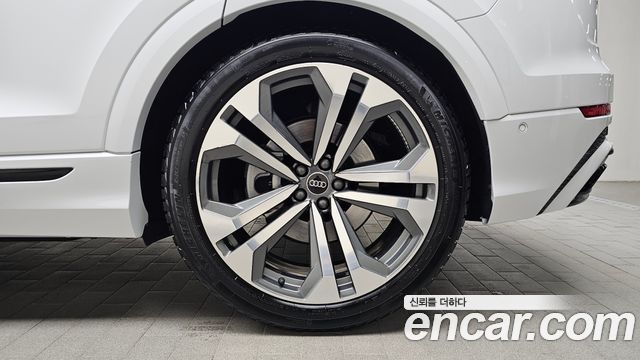 Audi Q8 2023 — photo 5