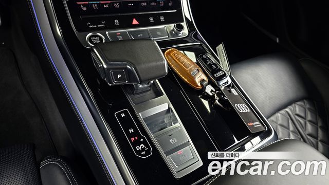 Audi Q8 2023 — photo 9