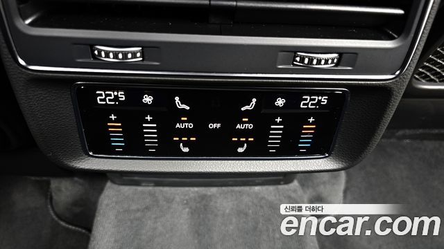Audi Q8 2023 — photo 17