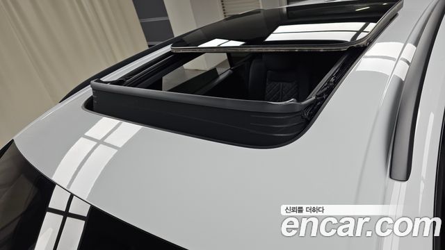 Audi Q8 2023 — photo 18