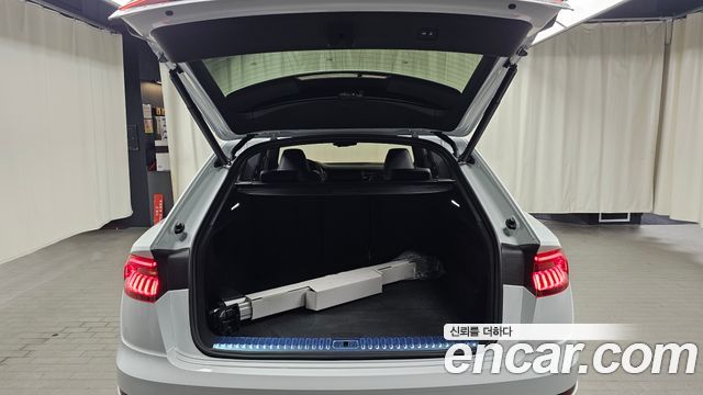 Audi Q8 2023 — photo 19