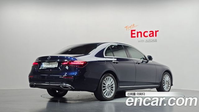 Mercedes-Benz E-Class 2022 — photo 2