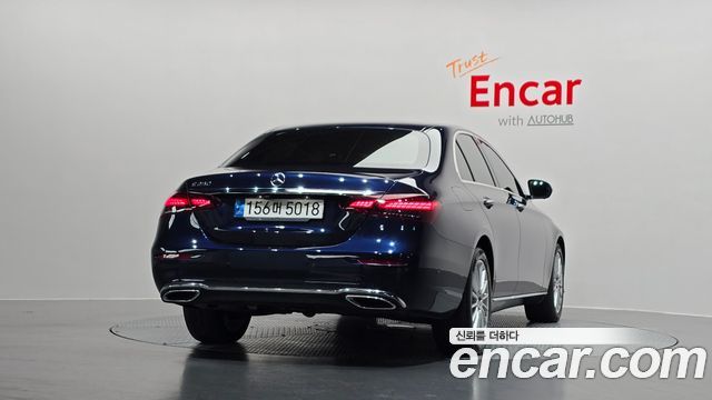 Mercedes-Benz E-Class 2022 — photo 4
