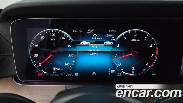 Mercedes-Benz E-Class 2022 — photo 8