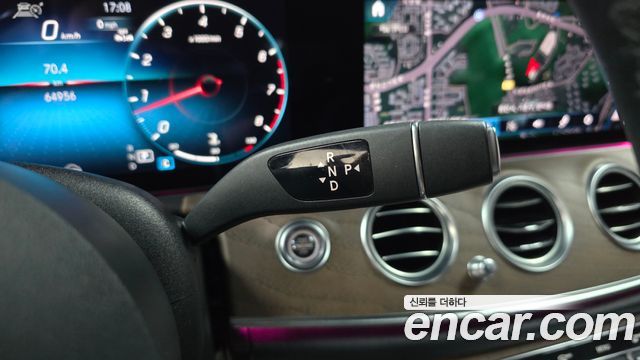 Mercedes-Benz E-Class 2022 — photo 9