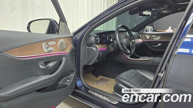 Mercedes-Benz E-Class 2022 — photo 10