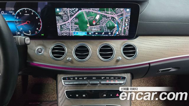 Mercedes-Benz E-Class 2022 — photo 14