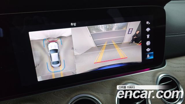 Mercedes-Benz E-Class 2022 — photo 15
