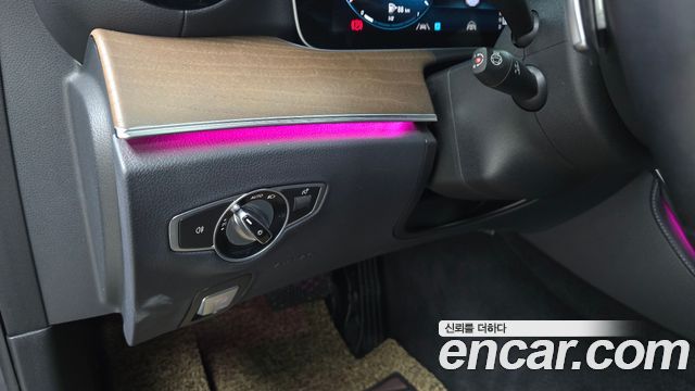 Mercedes-Benz E-Class 2022 — photo 17