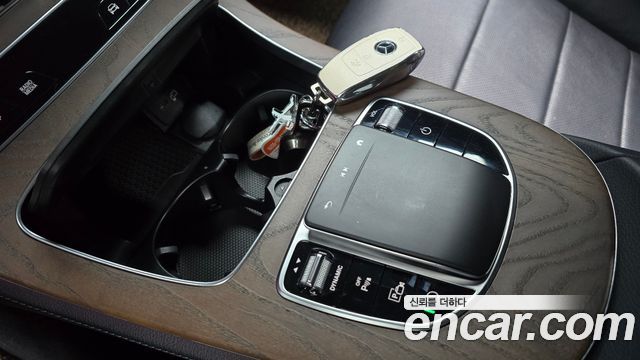 Mercedes-Benz E-Class 2022 — photo 18