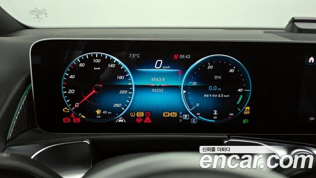 Mercedes-Benz GLB-Class 2020 — photo 8