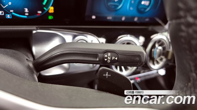 Mercedes-Benz GLB-Class 2020 — photo 9