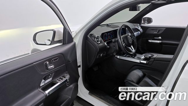 Mercedes-Benz GLB-Class 2020 — photo 10